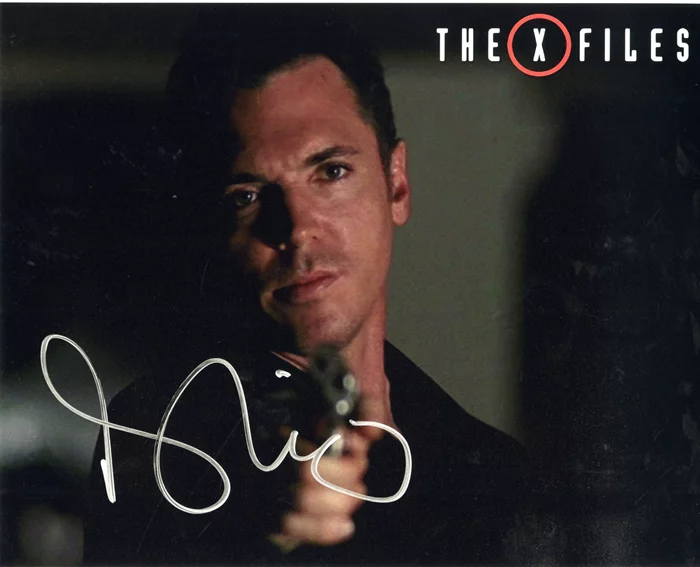 Nicholas Lea autograph