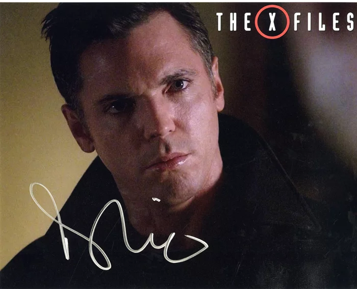 Nicholas Lea autograph