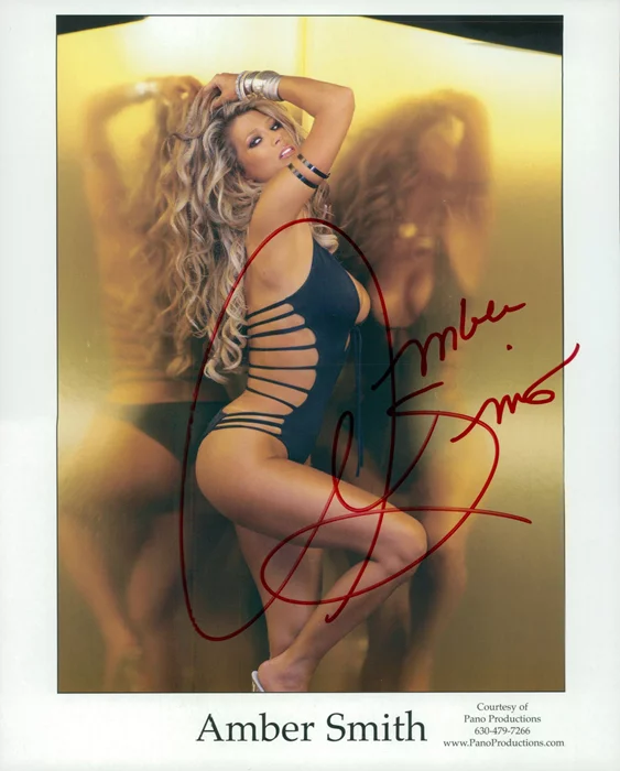 Amber Smith autograph