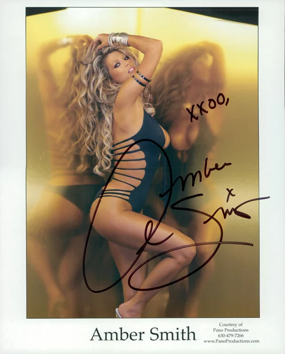 Amber Smith autograph