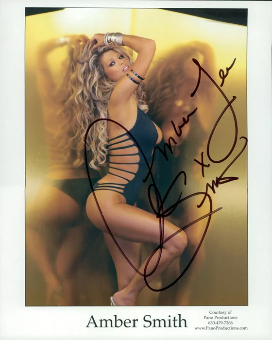 Amber Smith autograph