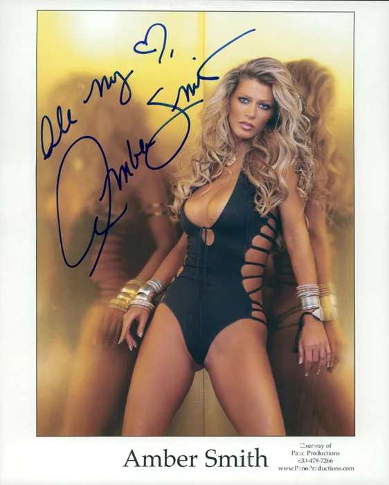 Amber Smith autograph