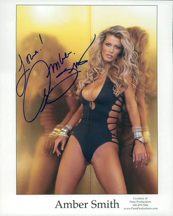 Amber Smith autograph