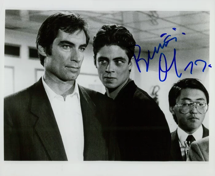 Benicio Del Toro autograph