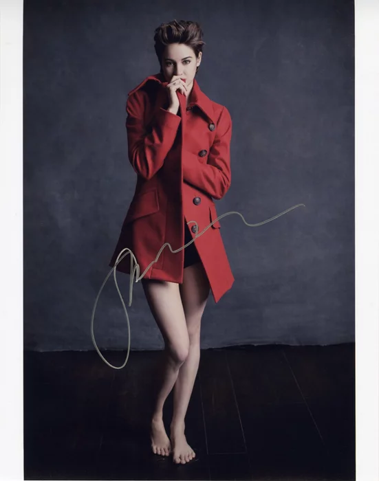 Shailene Woodley autograph