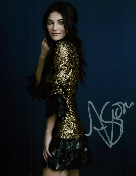 Jessica Szohr autograph