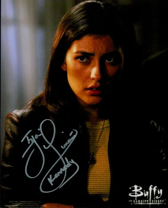 Iyari Limon autograph