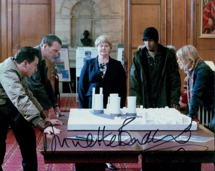 Annette Badland autograph