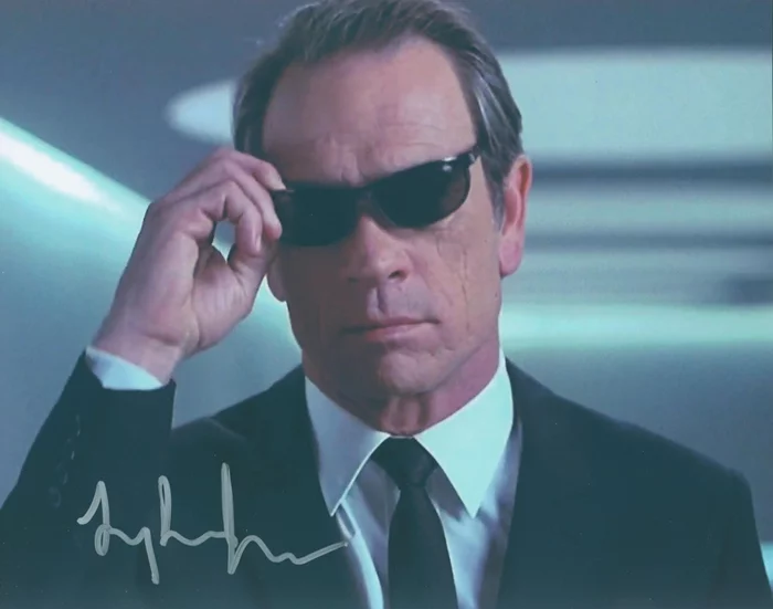 Tommy Lee Jones autograph