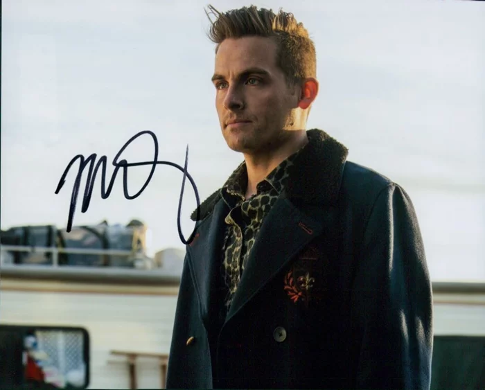 Kevin Zegers autograph