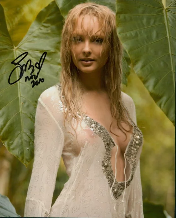 Shera Bechard autograph