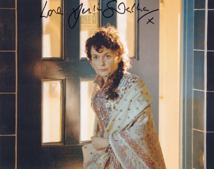 Julia Sawalha autograph