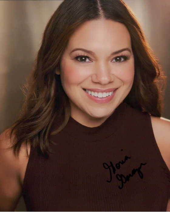Gloria Garayua autograph