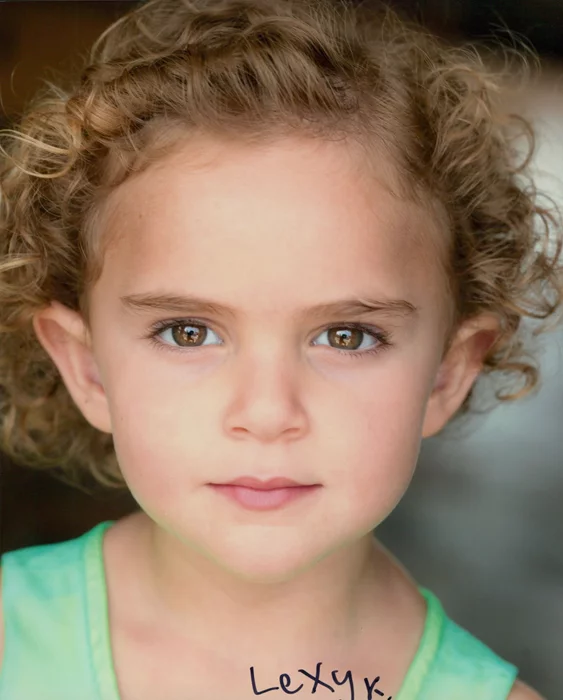 Lexy Kolker autograph