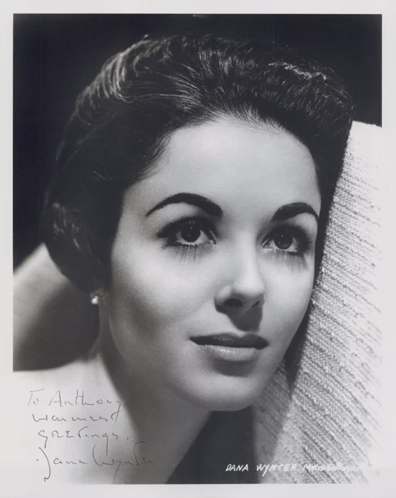 Dana Wynter autograph