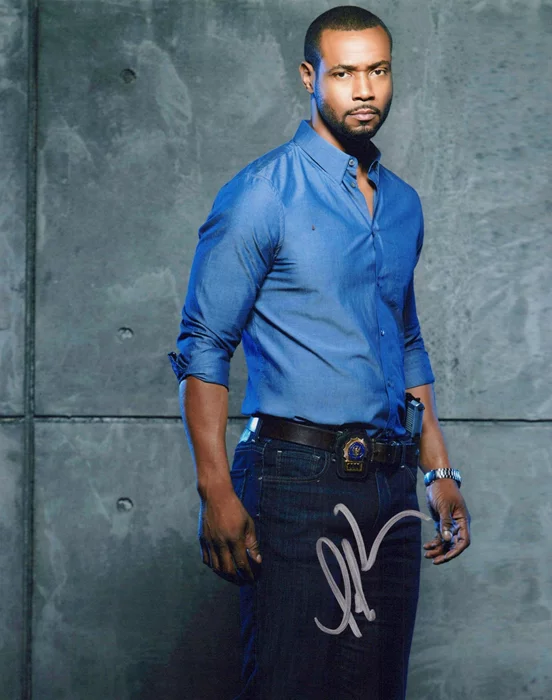 Isaiah  Mustafa autograph