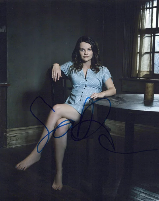 Sarah Ramos autograph