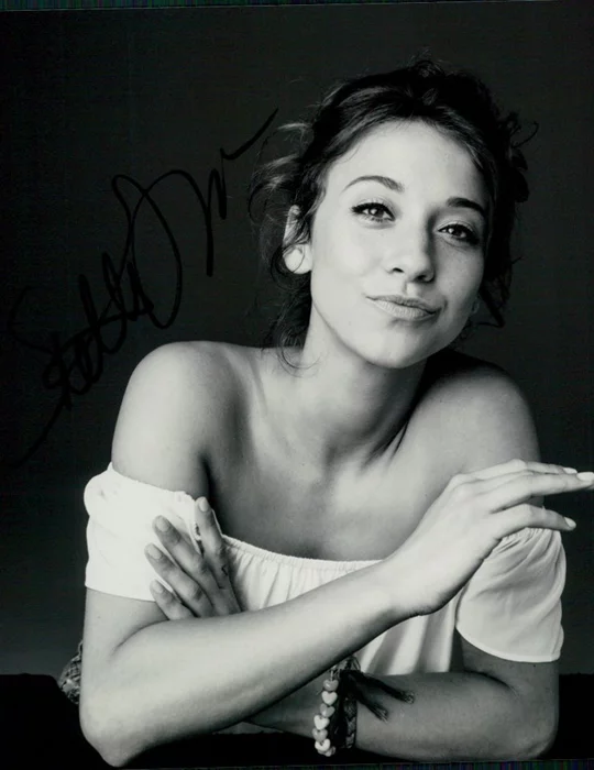 Stella Maeve autograph