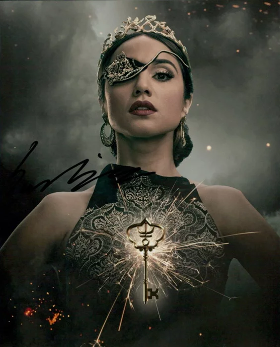 Summer Bishil autograph