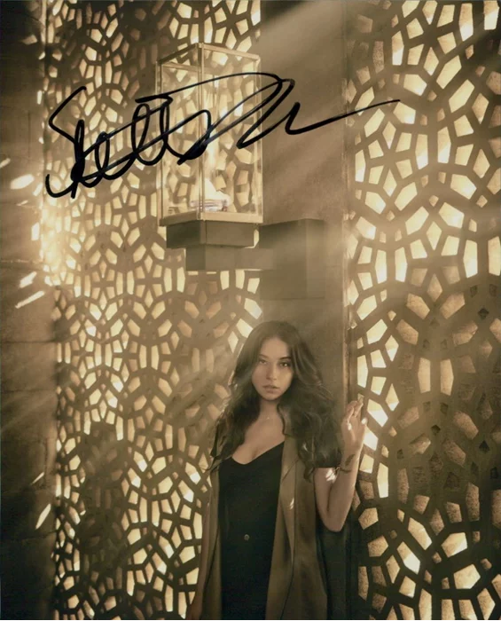 Stella Maeve autograph