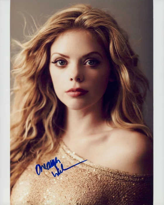 Dreama Walker autograph