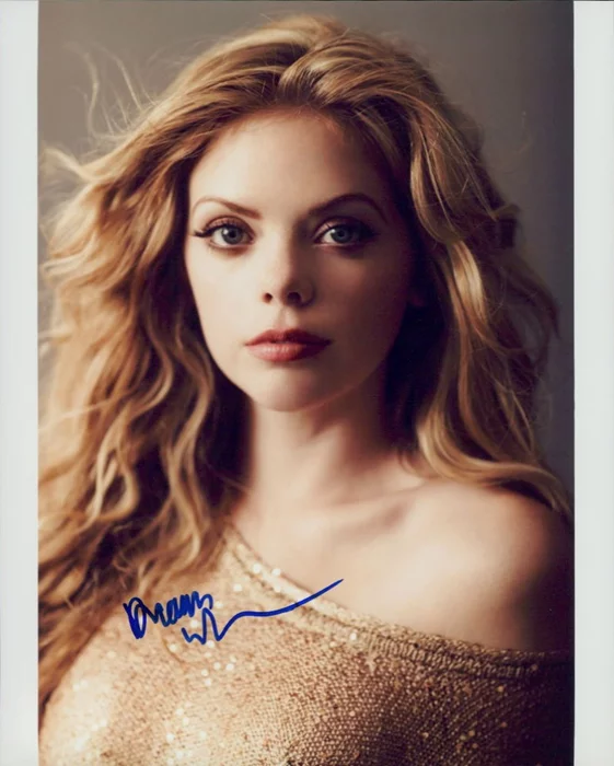 Dreama Walker autograph