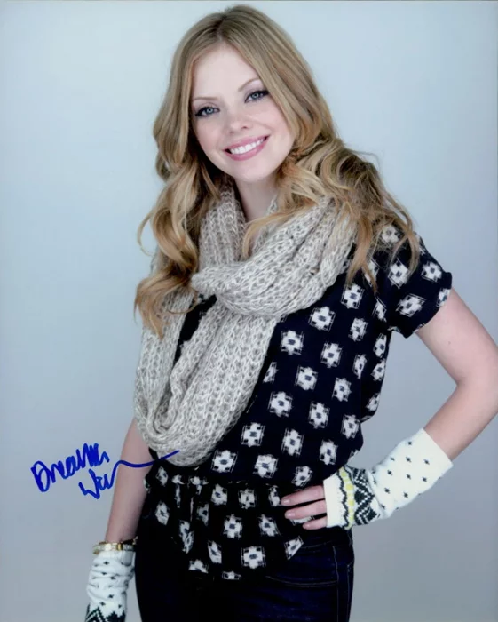 Dreama Walker autograph