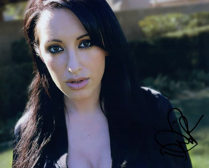 Devanny Pinn autograph