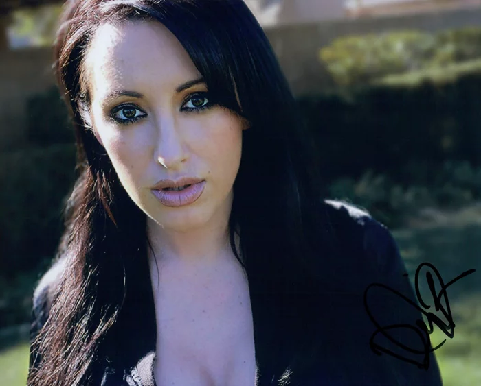 Devanny Pinn autograph