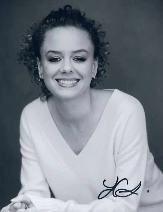 Laura Chinn autograph