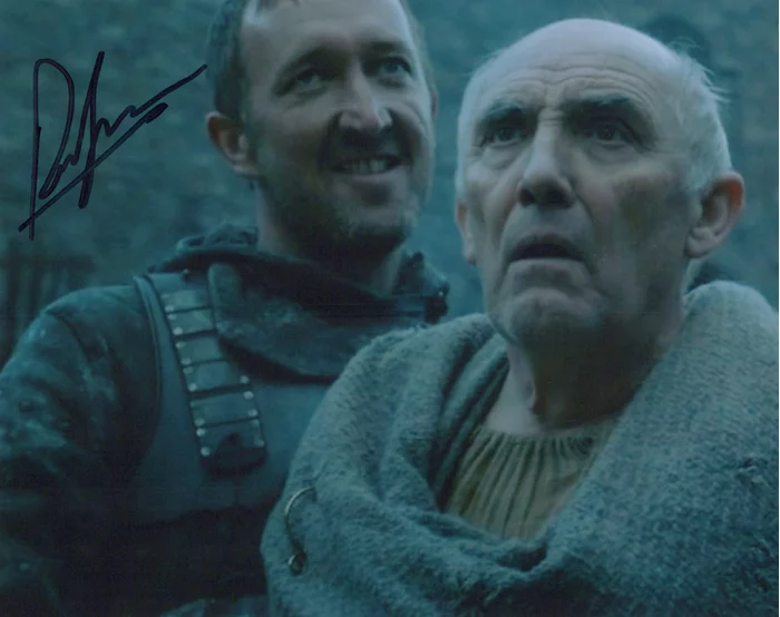 Ralph Ineson autograph