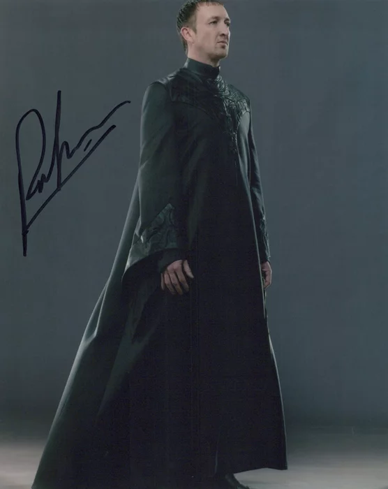Ralph Ineson autograph