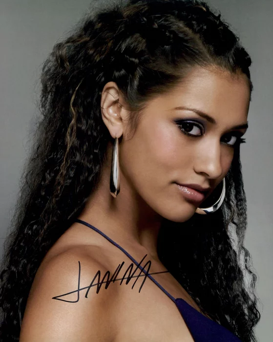 Janina Gavankar autograph