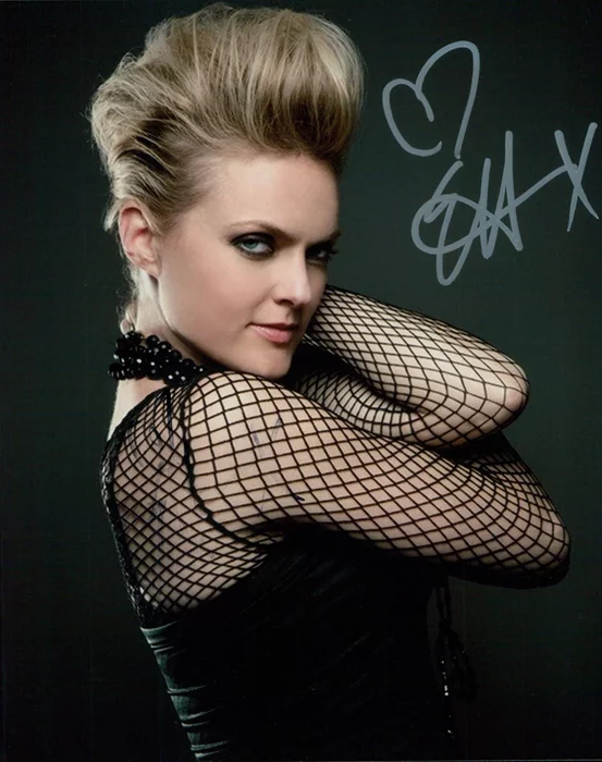 Elaine Hendrix autograph