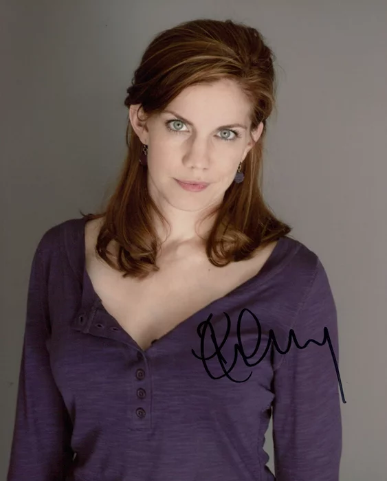Anna Chlumsky autograph