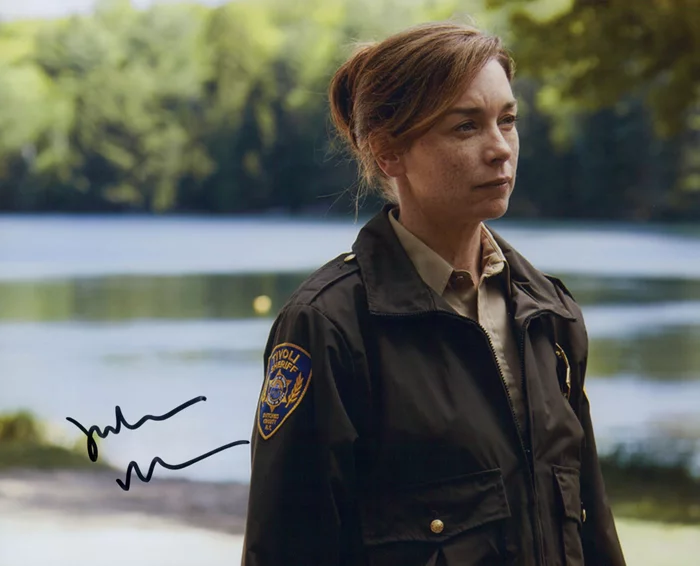 Julianne Nicholson autograph