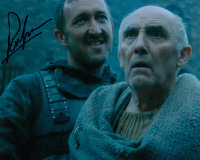 Ralph Ineson autograph