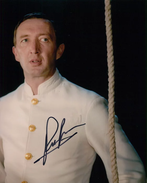 Ralph Ineson autograph