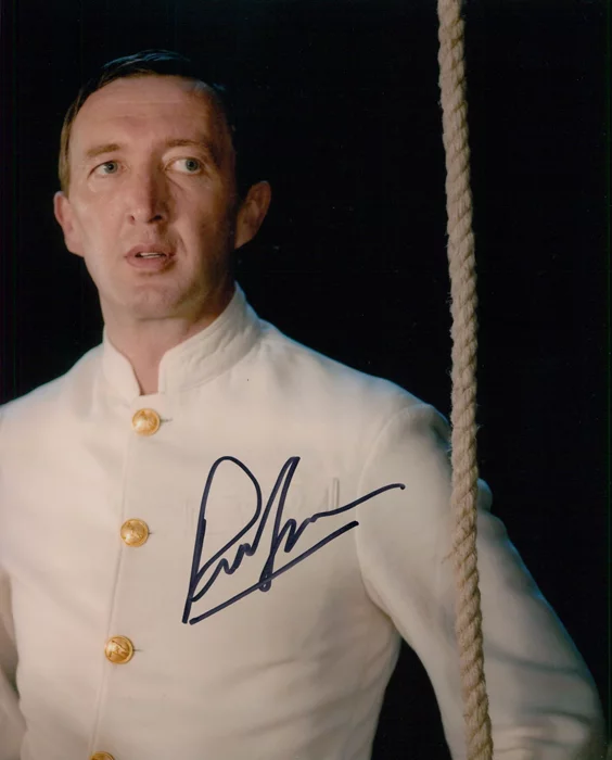 Ralph Ineson autograph