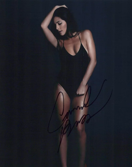 Camila Banus autograph