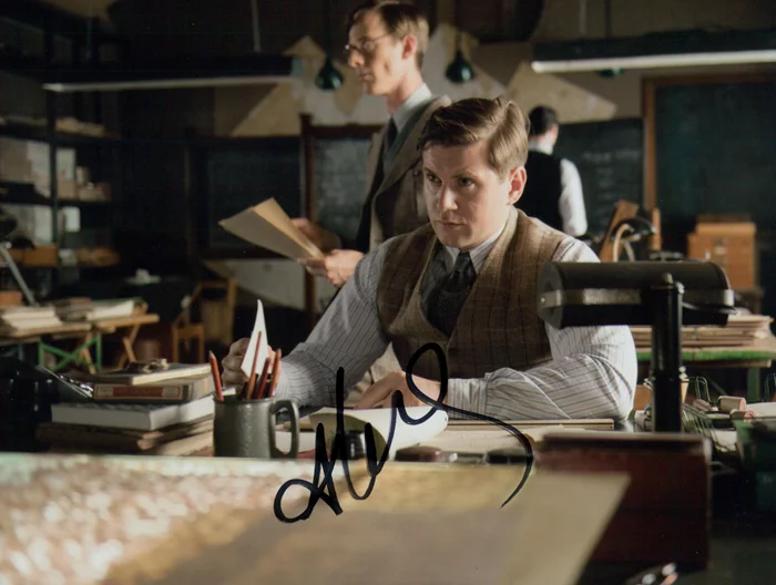 Allen Leech autograph