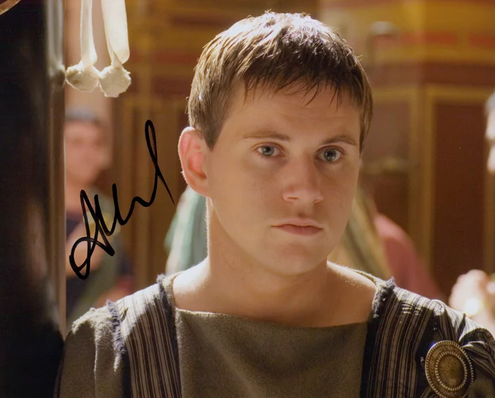 Allen Leech autograph
