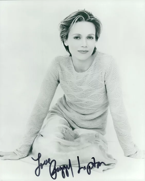 Peggy Lipton autograph