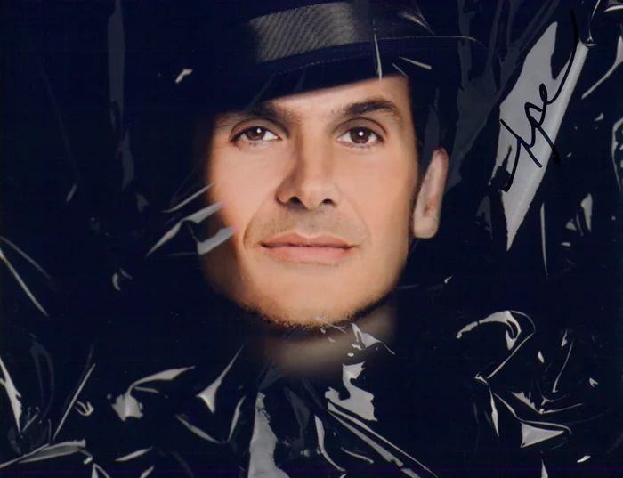 Tyce Diorio autograph