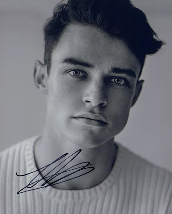 Thomas Doherty autograph