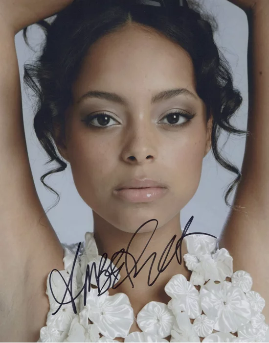 Amber Stevens autograph