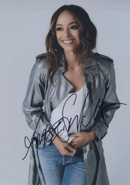 Amber Stevens autograph