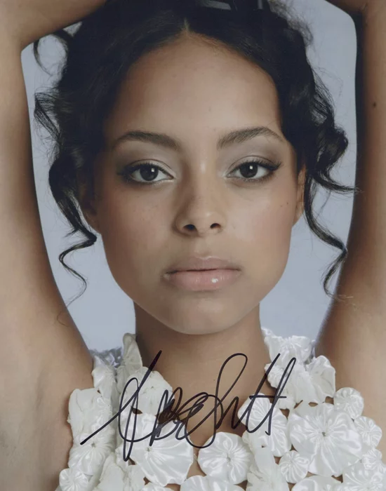 Amber Stevens autograph