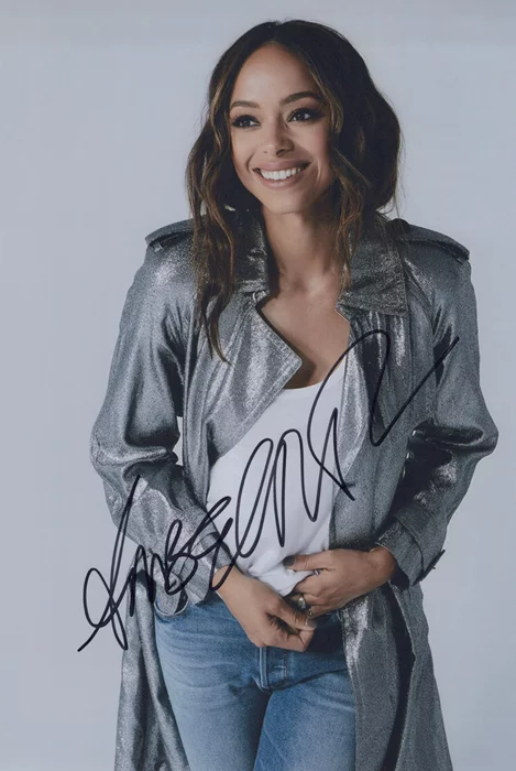 Amber Stevens autograph