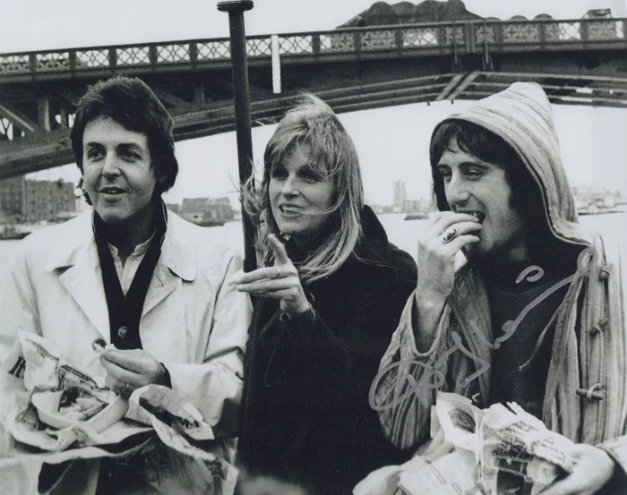 Denny Laine autograph